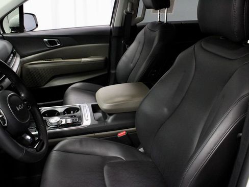 Used 2026 Kia Carnival EX FWD image 27