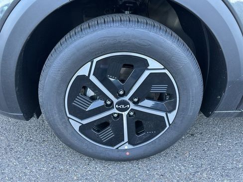 New 2026 Kia Niro LX FWD image 9
