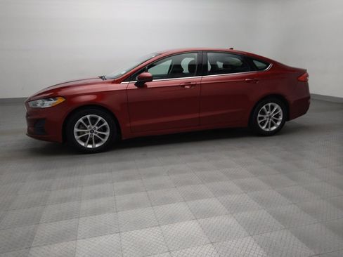 Used 2019 Ford Fusion SE FWD image 2