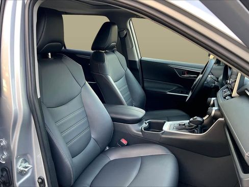 Used 2023 Toyota RAV4 XLE Premium image 8