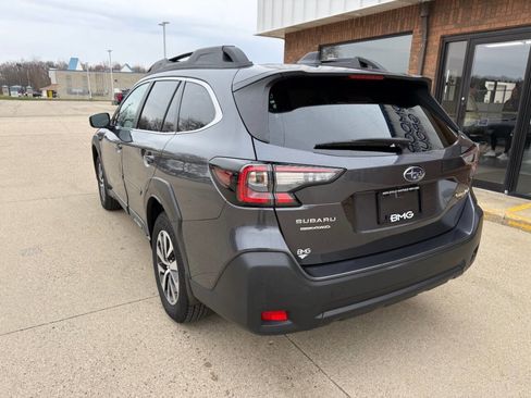 Used 2025 Subaru Outback Premium image 3