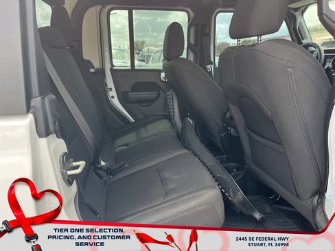 Used 2023 Jeep Gladiator Willys image 17