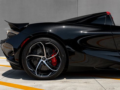 Used 2024 McLaren 750S Spider image 38