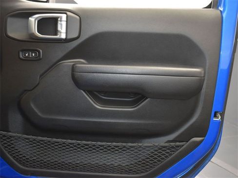 Used 2021 Jeep Wrangler Sport image 12