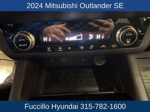 Used 2024 Mitsubishi Outlander SE image 23