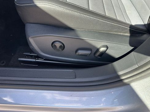 Used 2025 Volkswagen Jetta SE image 23