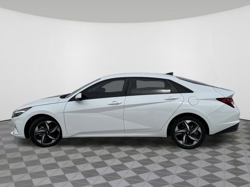 Used 2023 Hyundai Elantra SEL w/ Convenience Package image 17