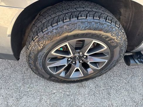 Used 2022 Chevrolet Suburban Z71 w/ Z71 Off-Road Package image 34