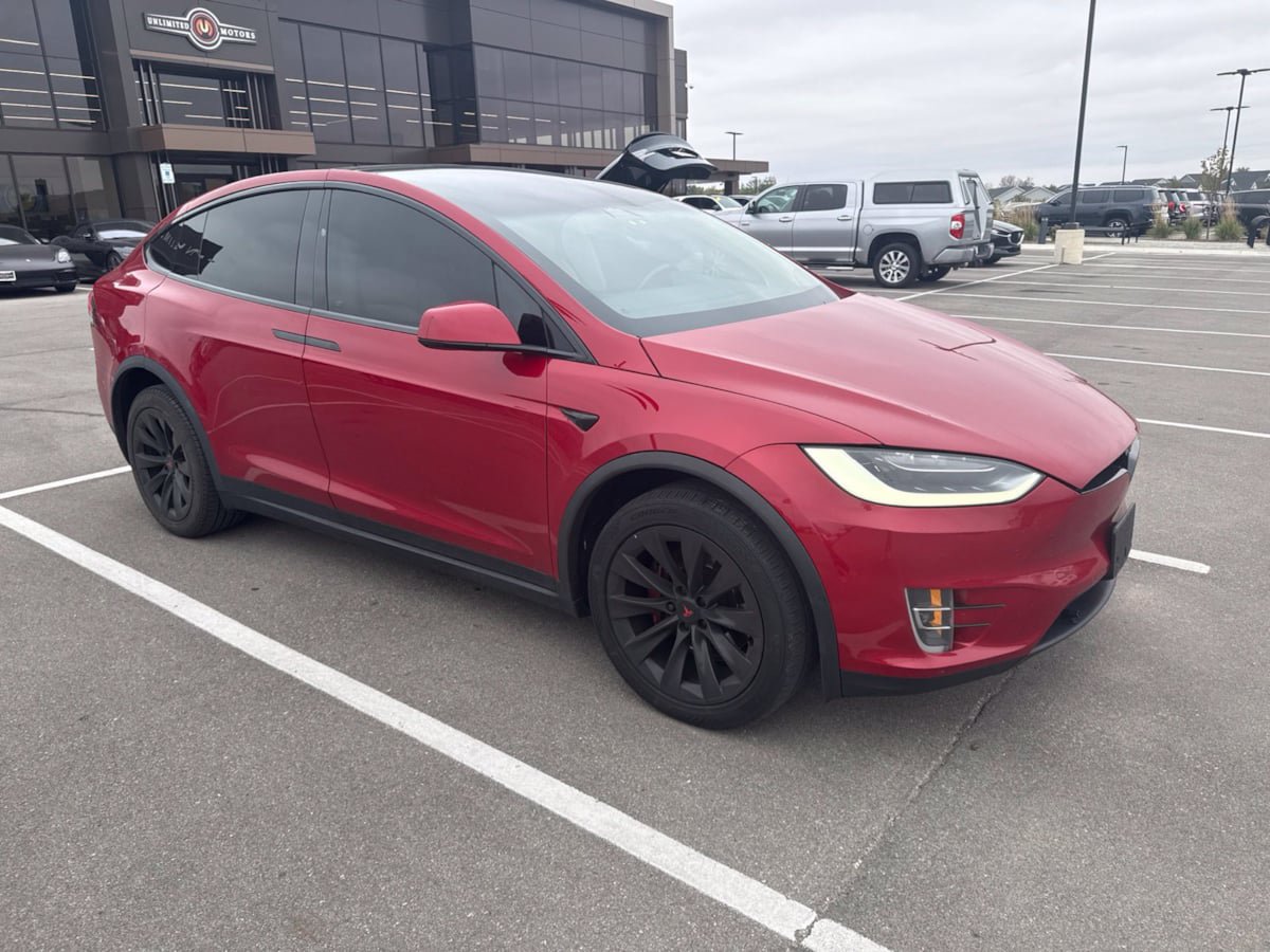 Used 2017 Tesla Model X 75D AWD/4WD image 4