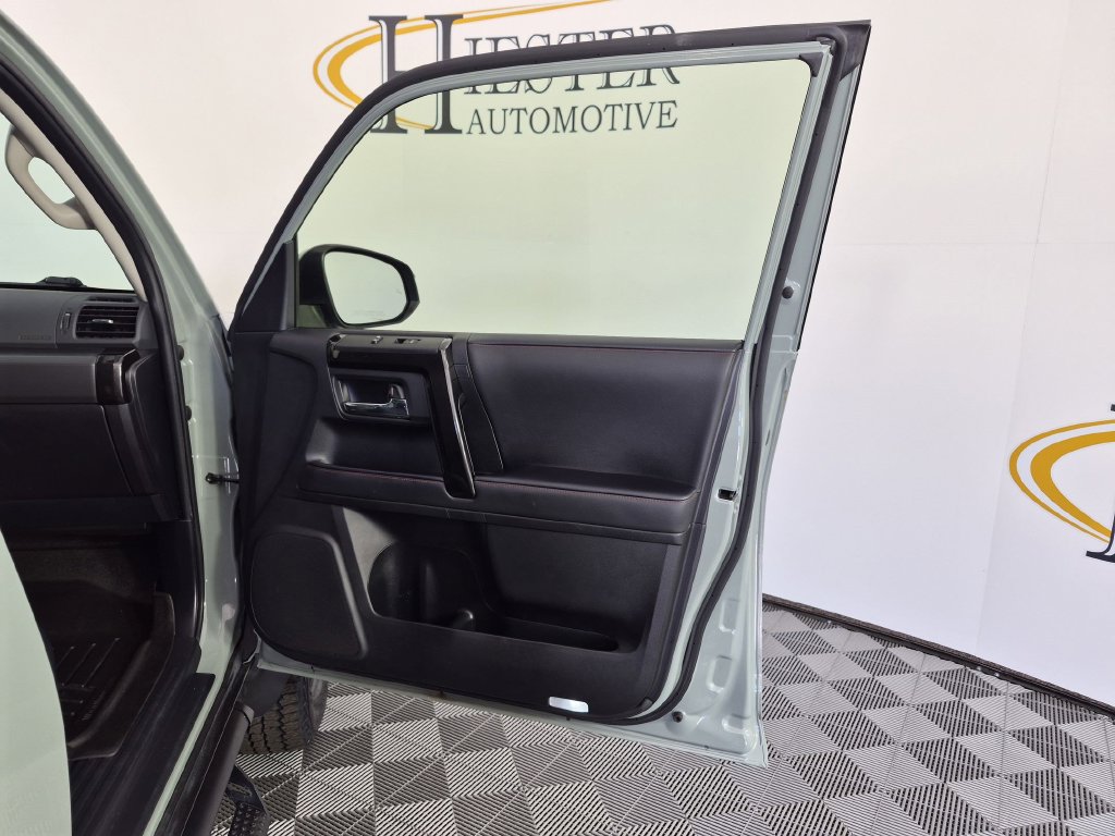 Used 2023 Toyota 4Runner TRD Off-Road Premium w/ Moonroof Package AWD/4WD image 37