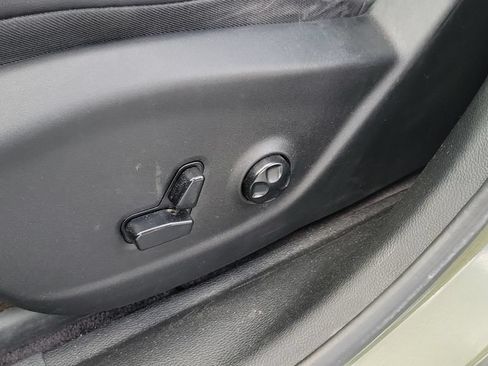 Used 2019 Jeep Cherokee Latitude Plus FWD image 16
