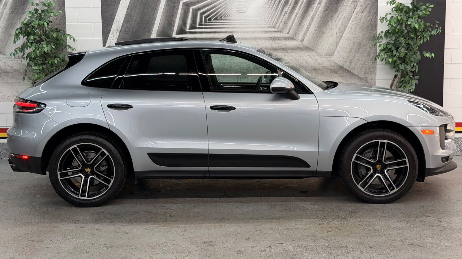 Used 2019 Porsche Macan S w/ Premium Package Plus AWD/4WD image 6