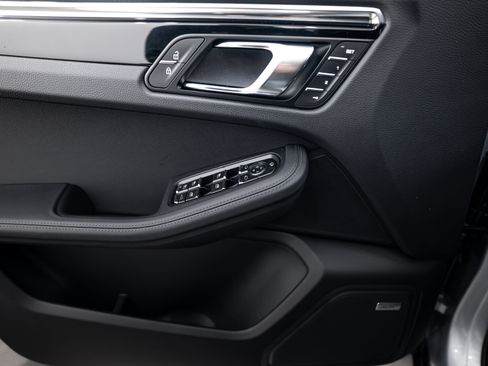 Certified 2026 Porsche Macan S AWD/4WD image 17