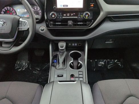 Certified 2024 Toyota Highlander LE FWD image 19