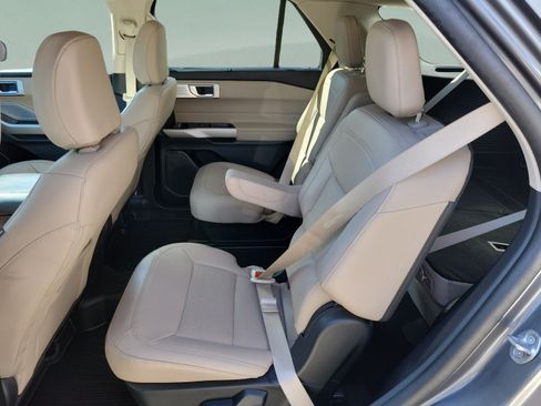 Used 2024 Ford Explorer Limited w/ Limited Technology Package RWD image 24