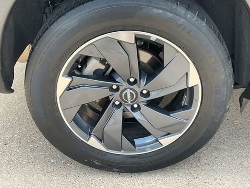 Used 2025 Nissan Rogue SV FWD image 7
