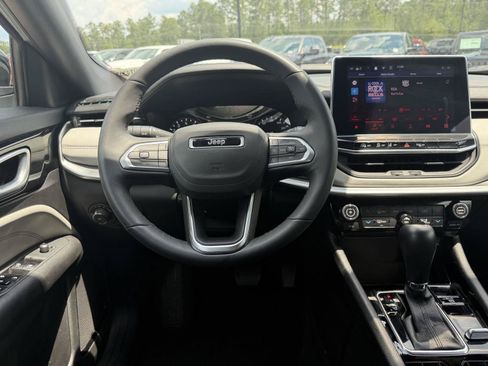 Certified 2025 Jeep Compass Limited AWD/4WD image 8