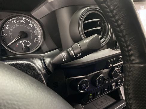 Used 2021 Toyota Tacoma TRD Off-Road w/ TRD Premium Off Road Package image 17