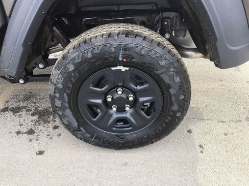 New 2025 Jeep Gladiator Sport image 10