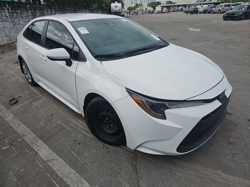 Used 2025 Toyota Corolla LE FWD image 4