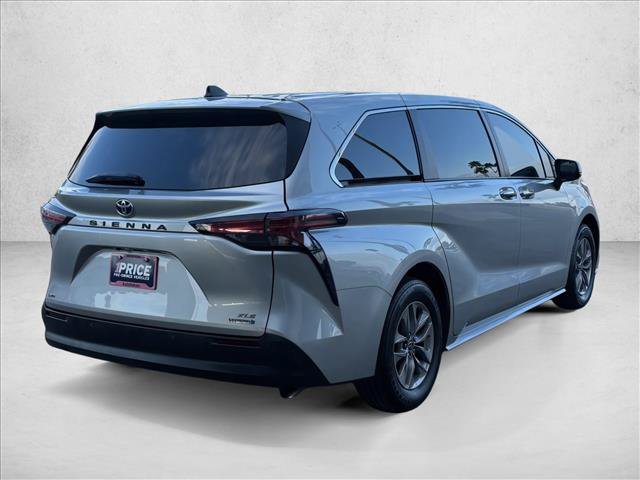 Used 2022 Toyota Sienna XLE AWD/4WD image 6