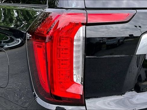 Used 2024 GMC Yukon XL Denali AWD/4WD image 32