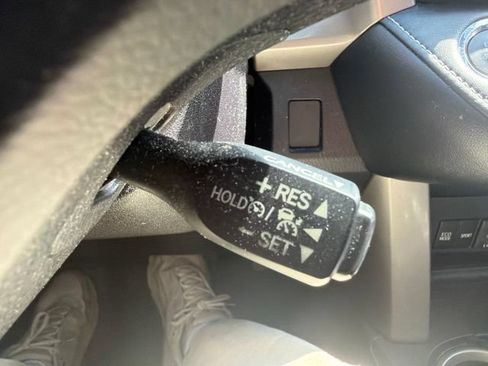 Used 2018 Toyota RAV4 Limited AWD/4WD image 42