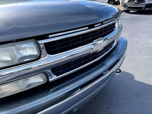 Used 2002 Chevrolet Suburban LT image 24