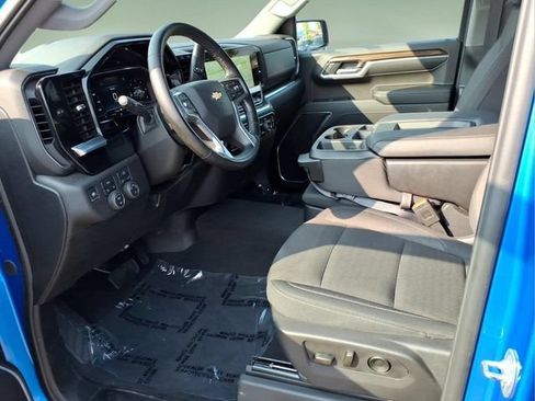 Used 2025 Chevrolet Silverado 1500 LT AWD/4WD image 10