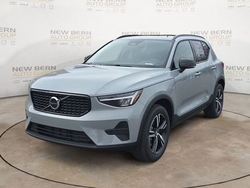 New 2026 Volvo XC40 B5 Core w/ Climate Package AWD/4WD image 1