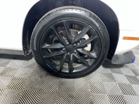 Used 2022 Dodge Challenger GT AWD/4WD image 10