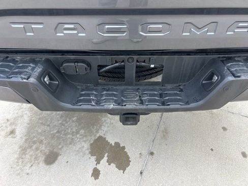 Used 2022 Toyota Tacoma TRD Sport w/ Technology Package AWD/4WD image 9
