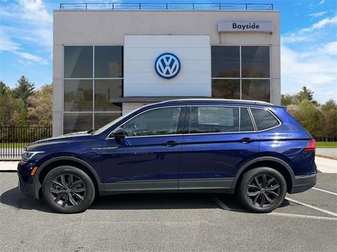 Certified 2022 Volkswagen Tiguan SE image 7