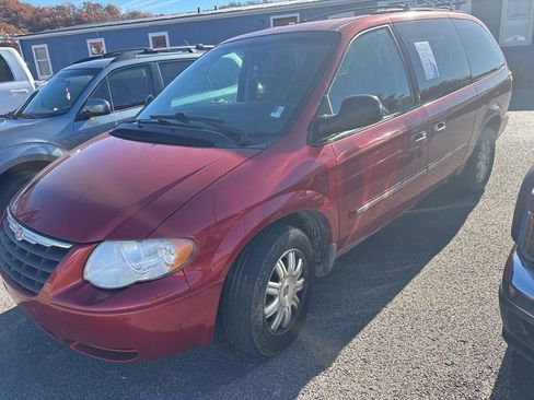 Used 2007 Chrysler Town & Country Touring w/ Leather Interior Group image 1
