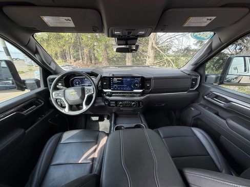 Used 2024 Chevrolet Silverado 2500 LTZ w/ LTZ Premium Package image 9