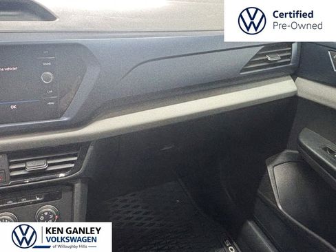 Used 2022 Volkswagen Taos SE w/ Panoramic Sunroof Package AWD/4WD image 11