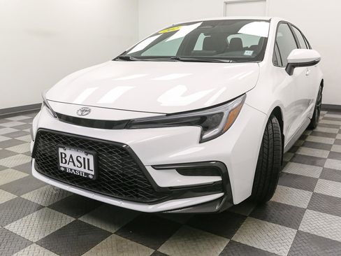 Used 2023 Toyota Corolla SE w/ Carpet Mat Package (TMS) FWD image 4