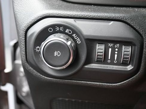 Used 2020 Jeep Wrangler Unlimited Sahara AWD/4WD image 31