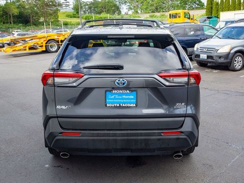 Used 2022 Toyota RAV4 XLE Premium AWD/4WD image 12