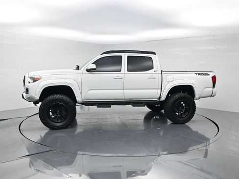 Used 2022 Toyota Tacoma SR AWD/4WD image 3