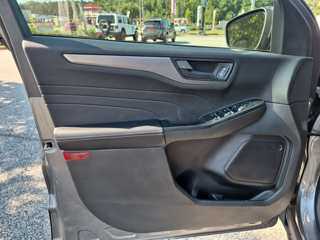 Used 2025 Ford Escape Active FWD image 12