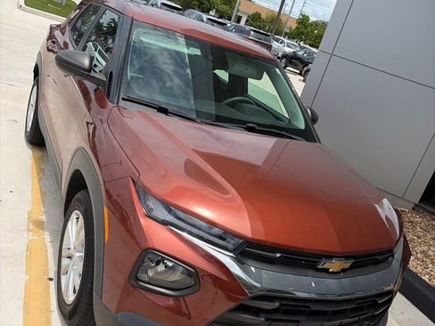 Used 2021 Chevrolet TrailBlazer LS FWD image 1