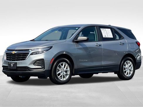 Used 2023 Chevrolet Equinox LS w/ LS Convenience Package FWD image 3
