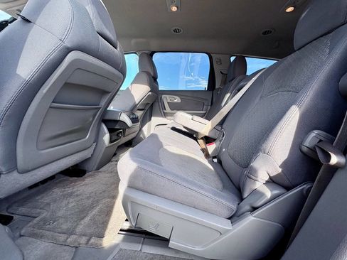 Used 2011 Chevrolet Traverse LS image 19