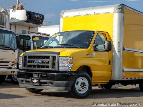 Used 2022 Ford E-350 and Econoline 350 Super Duty RWD image 2