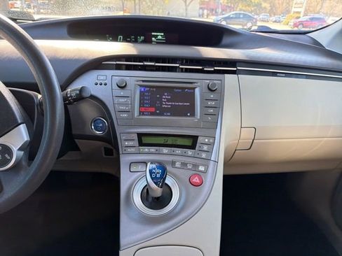 Used 2015 Toyota Prius Four image 21