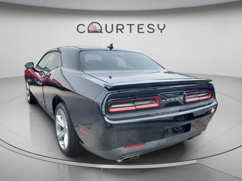 Used 2015 Dodge Challenger R/T w/ Quick Order Package 28B R/T RWD image 2