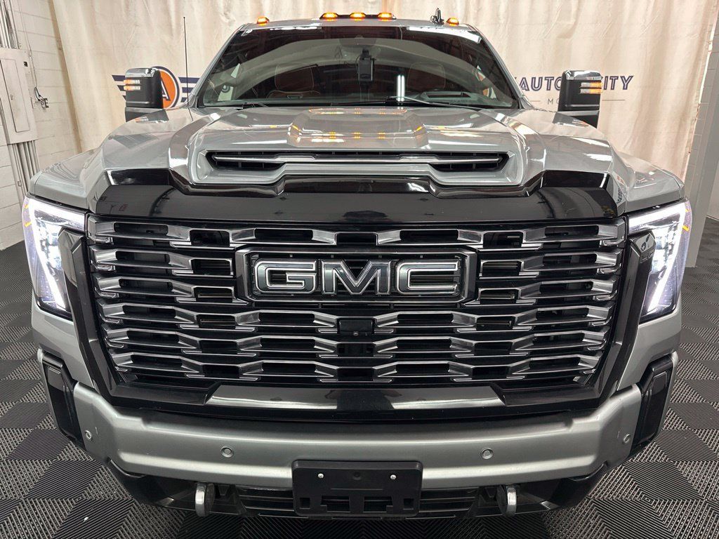Used 2025 GMC Sierra 3500 Denali Ultimate AWD/4WD image 3