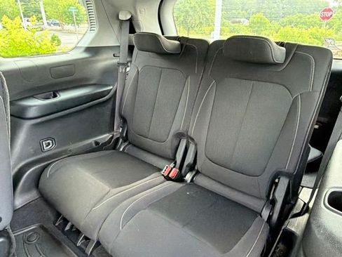 Used 2022 Jeep Grand Cherokee L Laredo w/ Luxury Tech Group I AWD/4WD image 16
