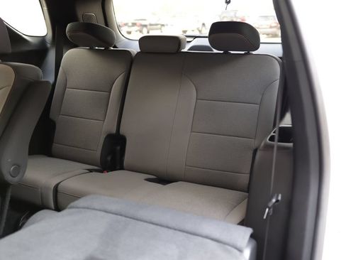 Used 2025 Chevrolet Traverse LT w/ Driver Confidence Package FWD image 29